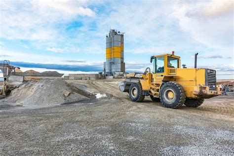 Cantera para la extracción de arena y piedra su transformación en