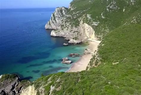 Praias Secretas Mergulho Golfinhos E Trilhos Para Explorar Sesimbra