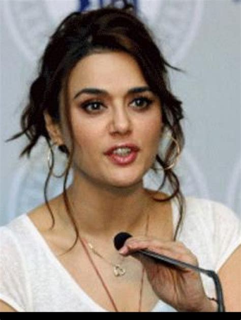 Priyanka Chopra Hritik Roshan Come Out In Support Of Preity Zinta