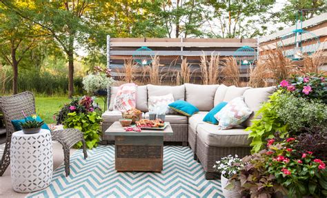 16 Enchanting Shabby Chic Patio Designs For Your Garden