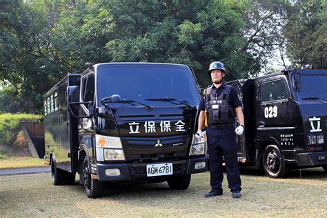 嘉義郵局運鈔車遭搶逼真演習，英勇保全完成防搶「鈔級任務」中保無限 生活誌｜挖掘生活新鮮事