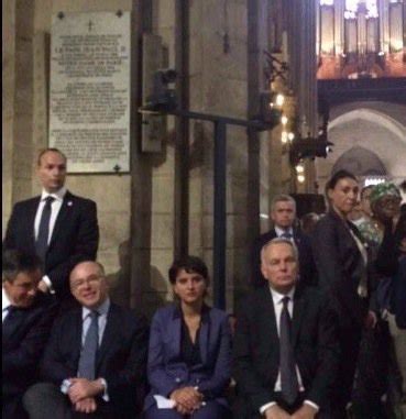 Fillon Et Cazeneuve En Plein Fou Rire Pendant L Hommage Au Pr Tre