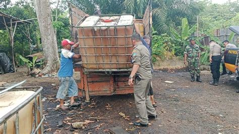 Tim Gabungan Bongkar Gudang Diduga Minyak Ilegal Di Ogan Ilir