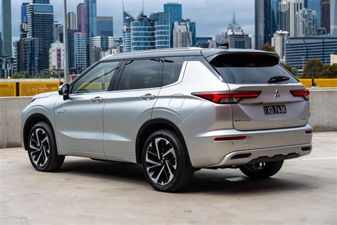 Outlander Phev 2025 Vs 2025 - Paul Russell