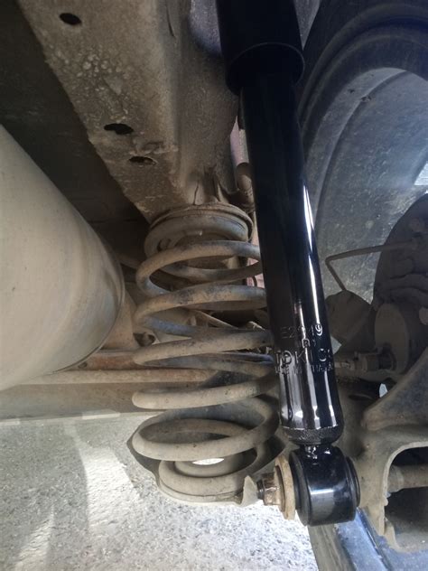 Задние амортизаторы Tokico — Geely MK Cross, 1,5 л, 2011 года | своими ...