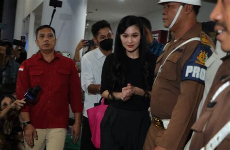 Skandal Korupsi PT Timah Sandra Dewi Terlihat Lesu Usai Jalani