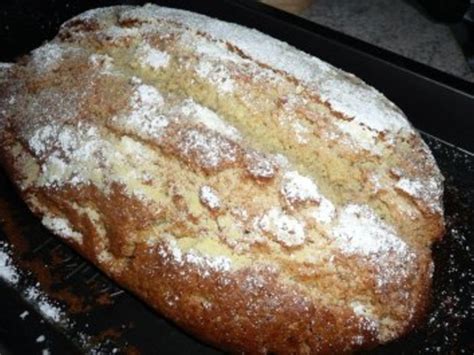 Kuchen Quark Stollen Mit Beerenzucker Und Mandeln Rezept Kochbar De