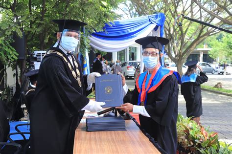 Wisuda Sarjana Ke Dan Magister Ke Wisuda Drive Thru Bertabur