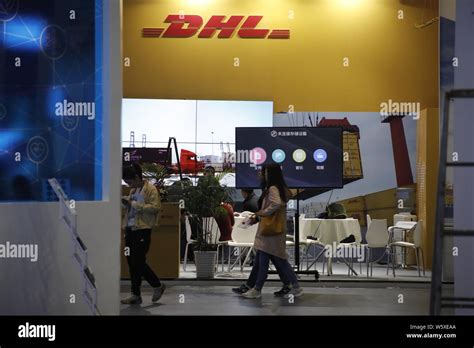 Dhl express fotografías e imágenes de alta resolución Alamy