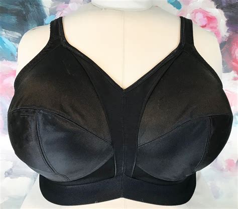 Stylish Plus Size Sports Bra Custom Made In Toronto