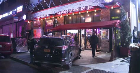 Car Crashes Into Manhattan Restaurant Injures More Than 20 Cbs News