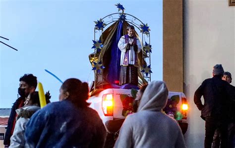 Congregación religiosa Salesiano de México celebra con migrantes en la