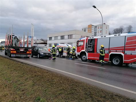 2 PKW s kollidierten auf der Bundesstraße 1 in Attnang Bezirk