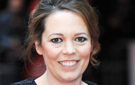 The Crown Olivia Colman Est La Nouvelle Reine Élisabeth Point De Vue