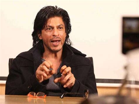 SRK promises to quit smoking, after Don 2 - Hindustan Times