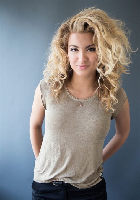 UN DÍA COMO HOY NACE TORI KELLY Radio Sinergia 104 5 FM Osorno