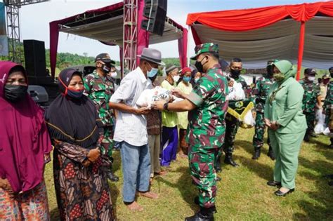 Akademi Militer Bagikan 2 500 Paket Sembako Dan Sunat Massal Di Desa Sidorejo Batang