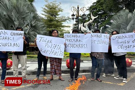 Buntut Isu Dana Kampanye Sejumlah Massa Di Surabaya Aksi Boikot Produk