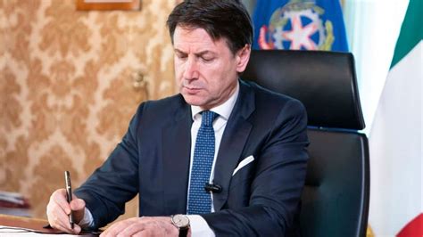 Coronavirus Conte ha firmato il nuovo decreto è polemica con le regioni