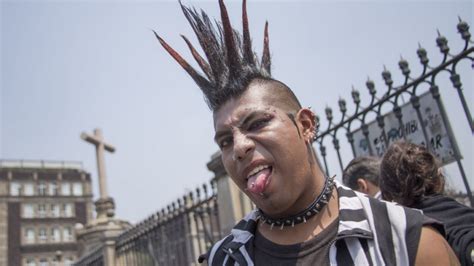 chilango - Emos vs Punks, la pelea más extraña en la historia de la CDMX