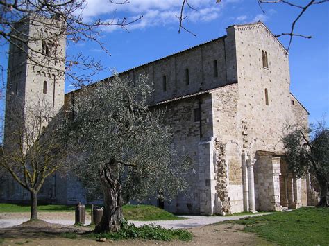 L Abbazia Di Sant Antimo