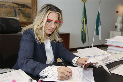 Governadora sanciona lei que cria consórcio de saúde da região Central