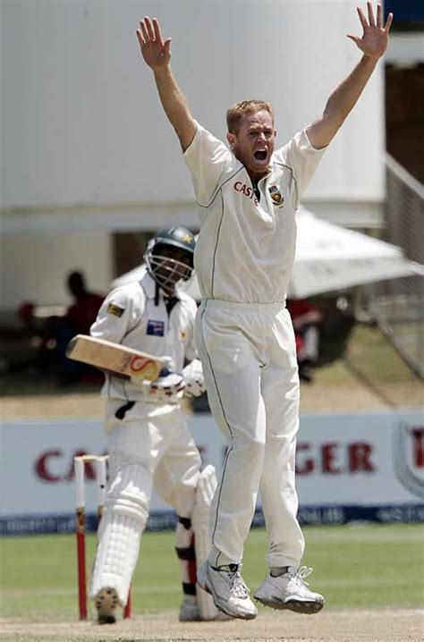 Shaun Pollock Traps Hafeez Lbw Espncricinfo