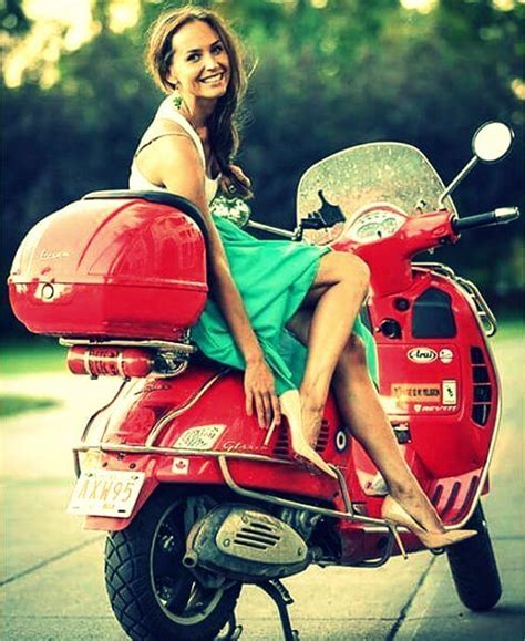 Vespa Beauty Scooters BeautifulWomen ItalianDesign カフェレーサーの女の子