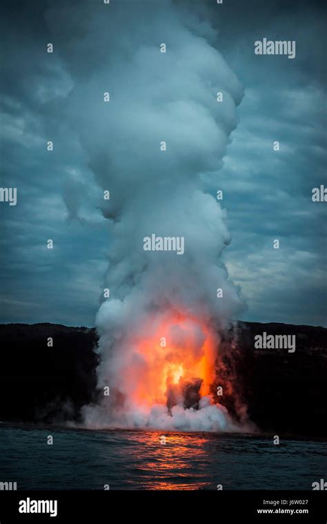 Ein Lavastrom Auf Der Big Island Von Hawaii Bekannt Als Feuer Schlauch