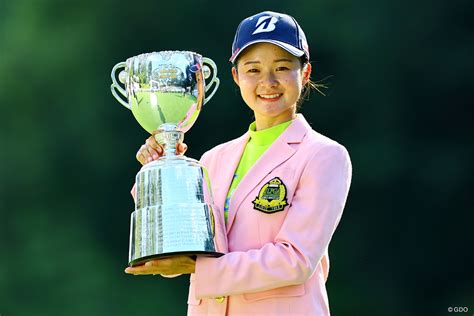 画像詳細 2022年 日本女子プロゴルフ選手権大会コニカミノルタ杯 4日目 川崎春花 ルーキーの川崎春花が国内メジャーでツアー初優勝 大会最