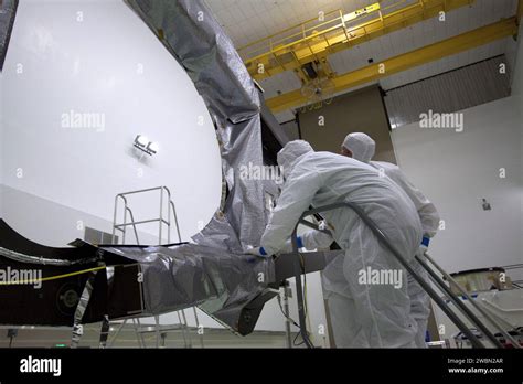 CAP CANAVERAL Floride Les Techniciens De L Installation De