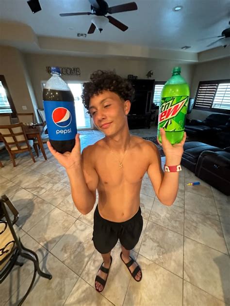 Pin by 𝕺𝖘𝖐𝖆𝖗 on Zapisane na szybko Cute guy pics Blonde guys Snap selfie