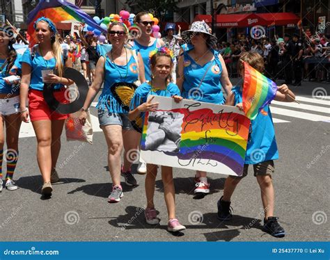 Nyc Desfile Del Orgullo De Homosexuales Imagen Editorial Imagen