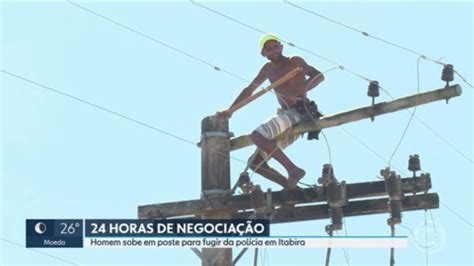 Vídeo Homem passa 24 horas em cima de poste em Itabira MG2 G1