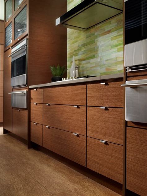 Horizontal Wood Grain Kitchen Cabinets Contemporain Cuisine