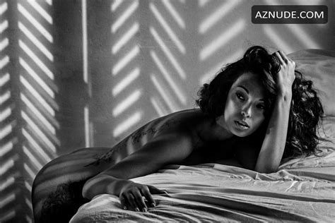 Audrey Phoenix Poses Naked In Bed And Shadows For The Artistic Eye Of Amateur Photographer