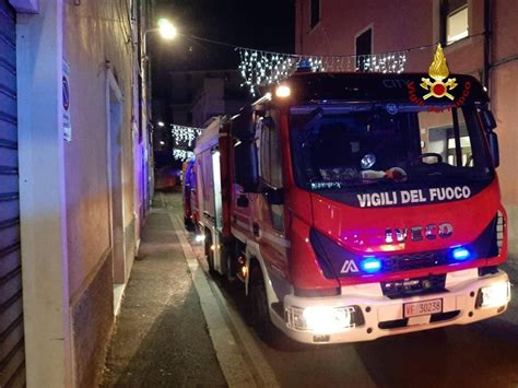 Sampierdarena Incendio In Un Appartamento Di Via Della Cella Evacuato