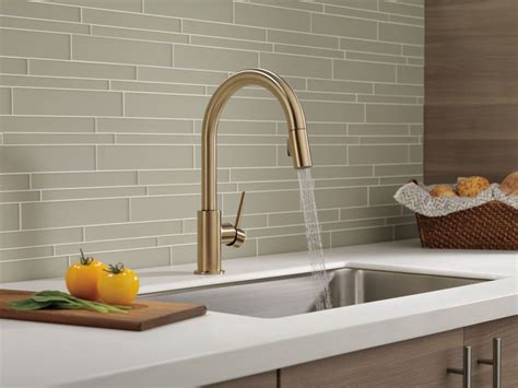 Faucet.com | 9159-CZ-DST in Champagne Bronze by Delta