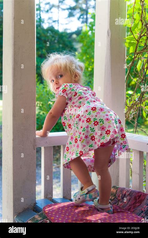 Cute little girl in summer dress Stock Photo - Alamy