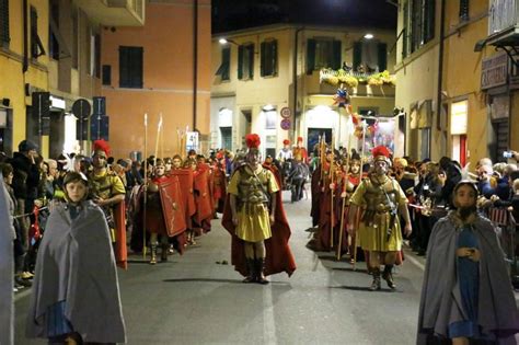 Pasqua Via Crucis E Messe Il Programma In Toscana