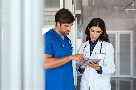 Circulating Nurse Job Description | IntelyCare