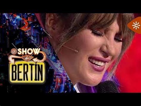 El Show de Bertín Laura Gallego pone en pie al público en su homenaje