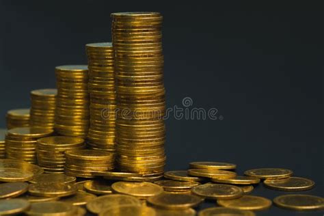 Ahorros Columnas Cada Vez Mayores De Las Monedas Pilas De Monedas