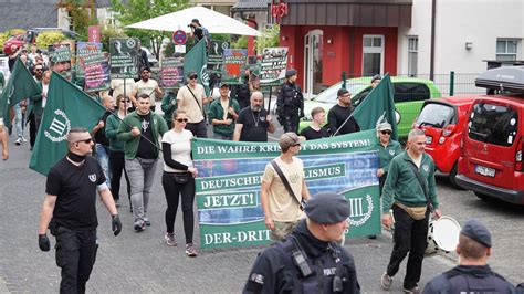 München Hängt Grünen Plakate Freispruch für Neonazi aufgehoben