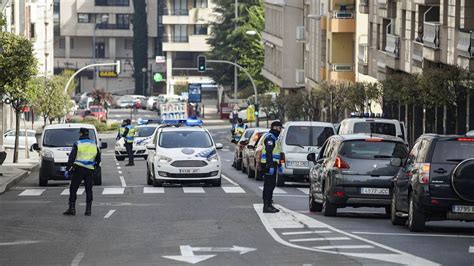 Dos Detenidos En Ourense Por Forcejear Con Agentes Al Pedirle Que