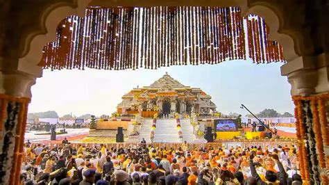 Ayodhya Ram Mandir Huge Crowd Gathers As Temple Opens For Public राम मंदिर में दर्शन के लिए