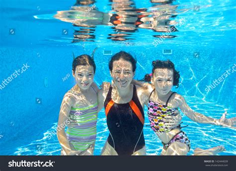 Happy Family Swim Underwater Pool Having Stock Photo 142444039 ...