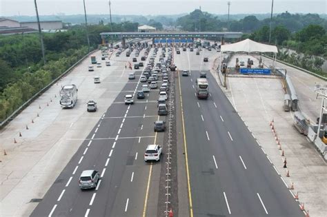 206 057 Kendaraan Tinggalkan Jakarta Lewat Tol Trans Jawa