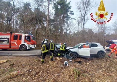 Scontro Tra Due Automobili Morta Una Donna Feriti Due Uomini