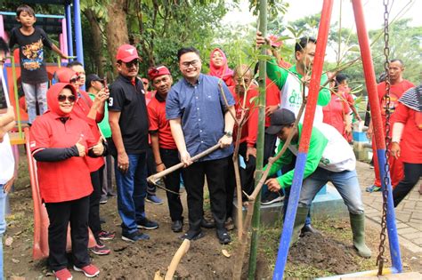 HUT PDI Perjuangan Ke 47 DPC Kota Kediri Tanam Ratusan Pohon Di Tiga